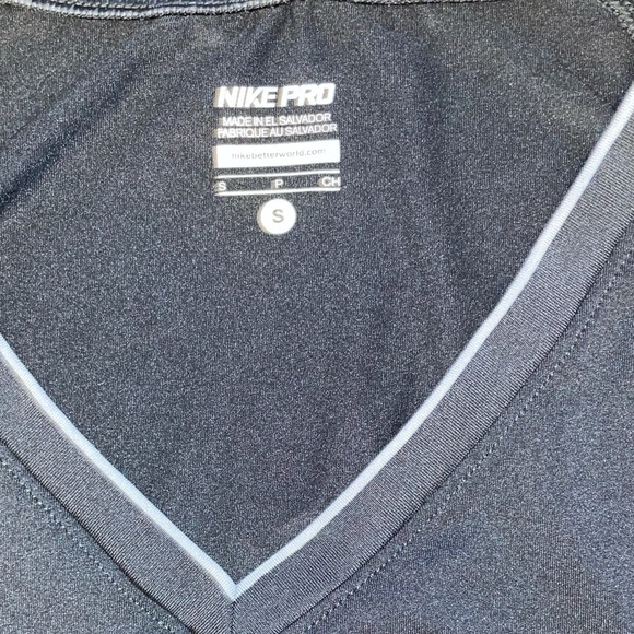Nike Pro v-neck layering shirts - Picture 3 of 6